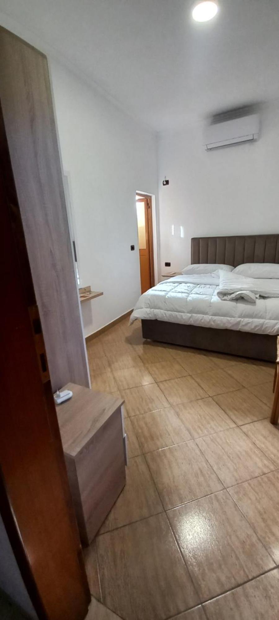 Hotel Eno Пермети Номер фото